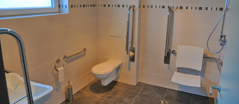rolstoeltoegankelijke badkamer voor mindervaliden